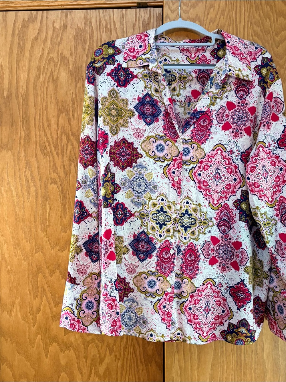 cupcakes & cashmere White Multi Printed Medallion Blouse Size Large